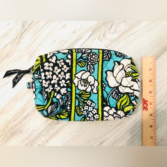 Vera Bradley Cosmetic Bag - Bright and colorful bag - Spring - Summer - make up - Picture 4 of 5